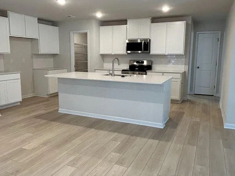 2533 Trollinger Dr — Photo 4