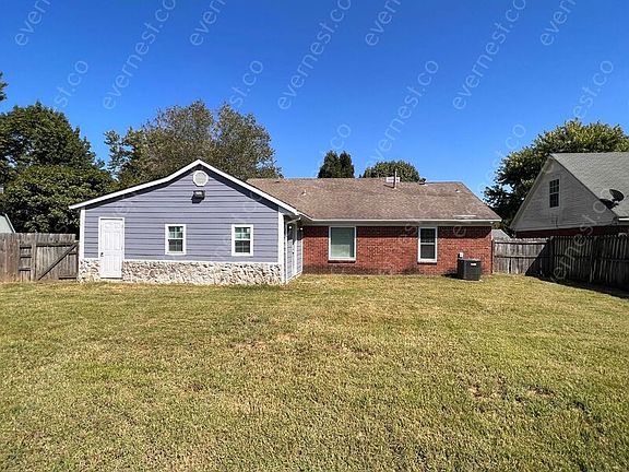2nd image of 5575 Kentwood Dr