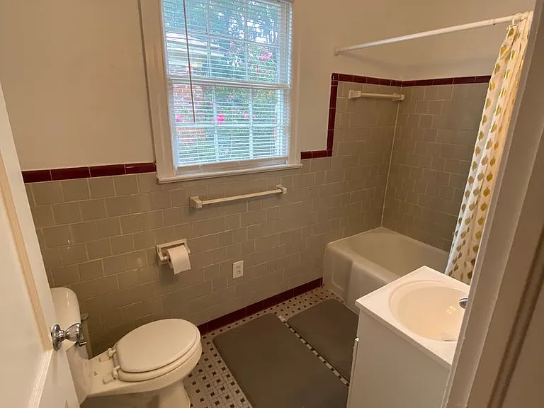 1306 E Victory Dr — Photo 8