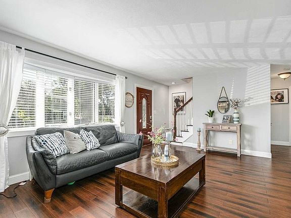 3rd image of 39 Bushwick St
