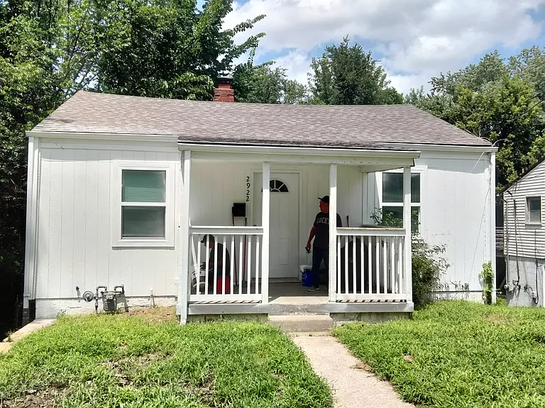2922 Farrow Ave — Photo 1