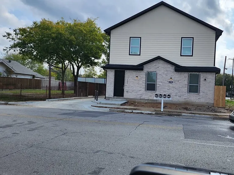 2708 E Vickery Blvd #106 — Photo 2