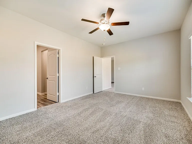 2120 Dakota Dr — Photo 5