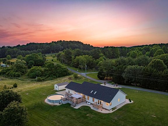 3rd image of 361 Knob Hill Private Dr