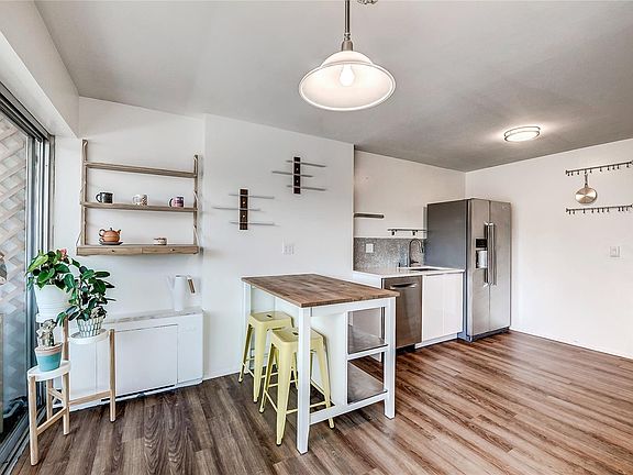 4th image of 888 N Logan St APT 4C