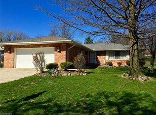 6690 Donna Rae Dr, Seven Hills, OH 44131