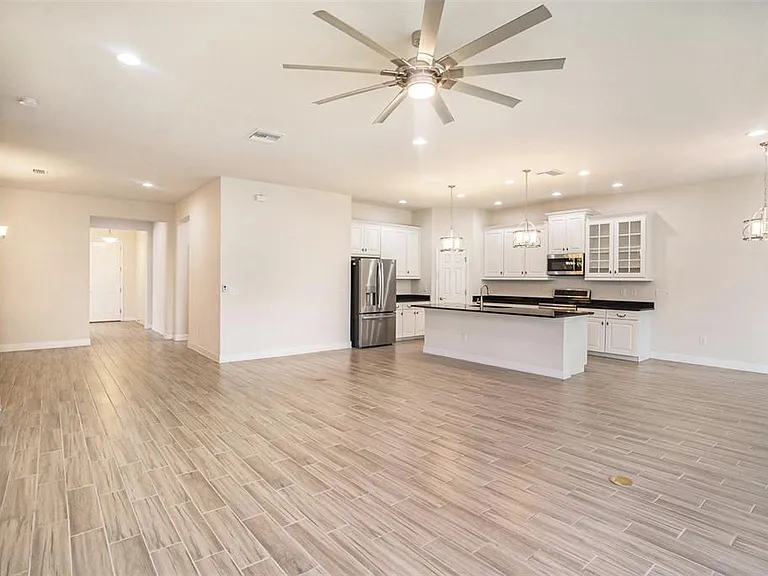 212 Shell Creek Ct — Photo 17