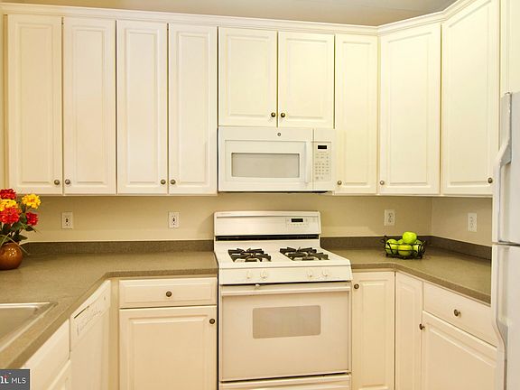 5th image of 2310 14th St N APT 103