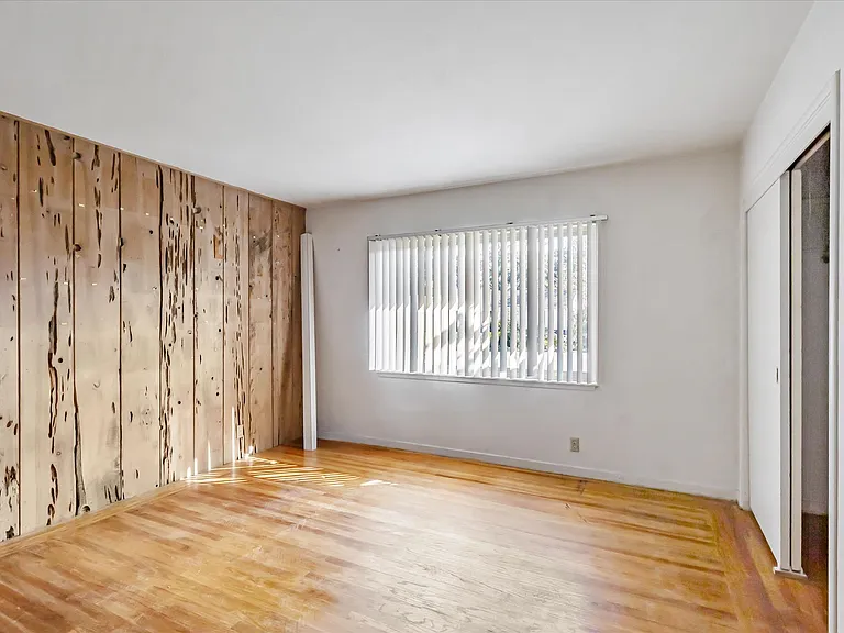 Distel Dr — Photo 21