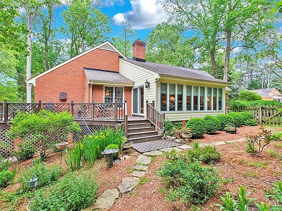 4th image of 412 Fairfax Way