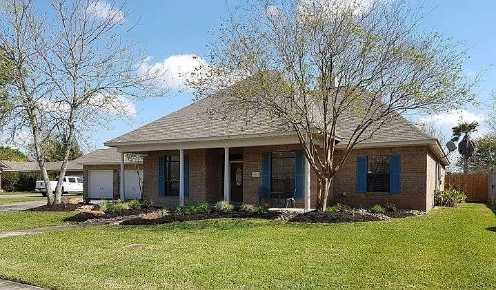 1st image of 207 Tearose Ln