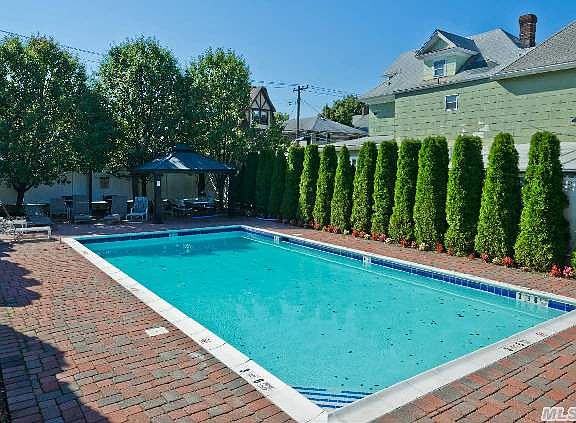 3rd image of 242 Maple Ave APT 418