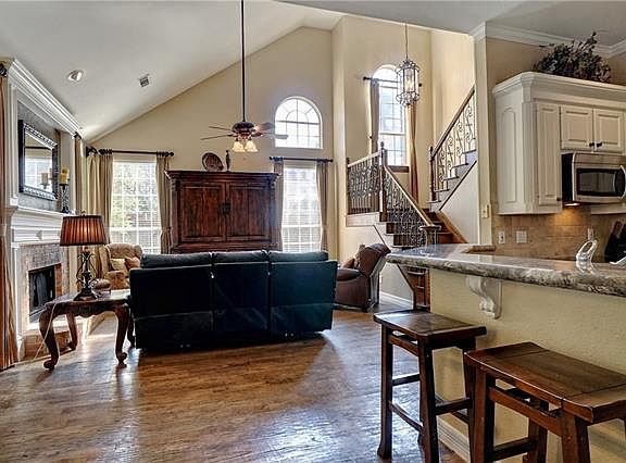5th image of 240 Glenrose Ct