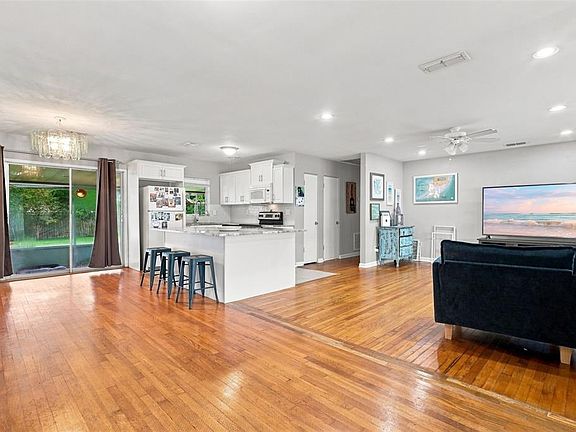 3rd image of 65 COMMUNITY DRIVE