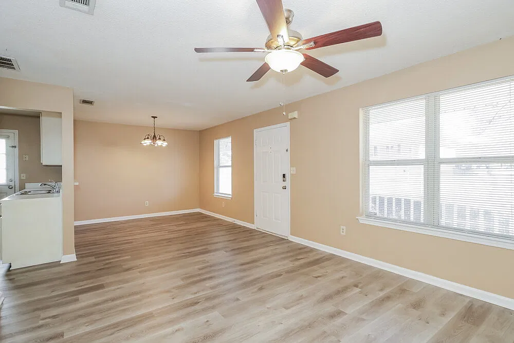 3 bed, 1.5 bath, 1092 sqft, $2,240 — Photo 4