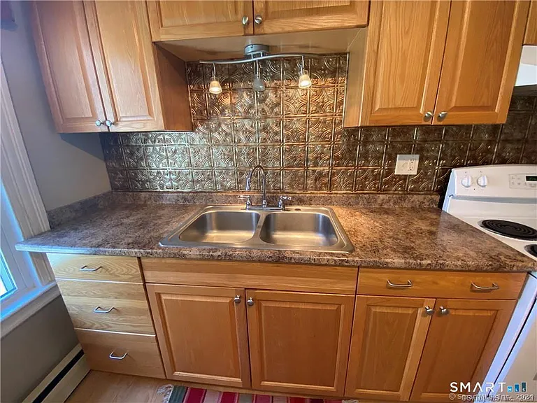 114 Nooks Hill Rd — Photo 5