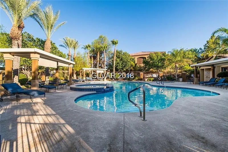 950 Seven Hills Dr — Photo 3