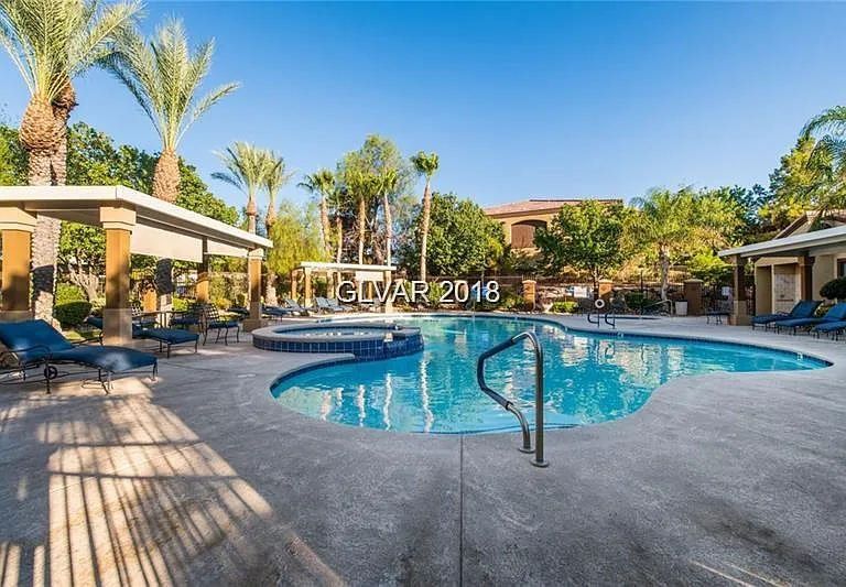 950 Seven Hills Dr — Photo 3