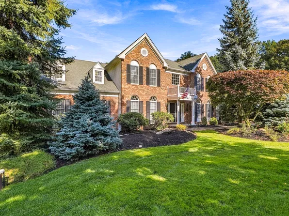 53 Greenwood Rd, Hopkinton, MA 01748