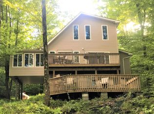 1113 Arrowhead Dr, Pocono Lake, PA