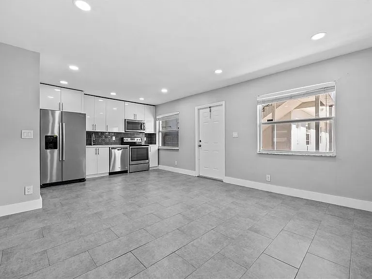 1470 N Dixie Hwy #2 — Photo 18