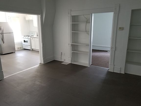 3rd image of 608 Leland Ave #2