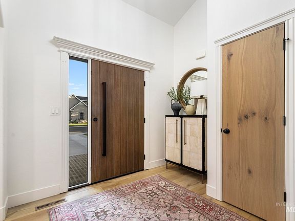 5th image of 685 Canyon Park Ave
