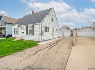 804 6th St #1/2, Menasha, WI 54952