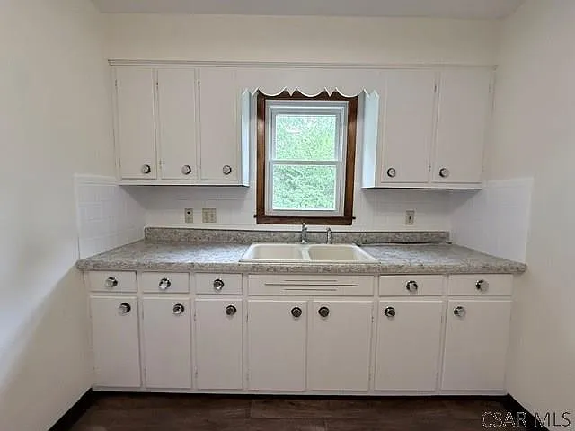 927 East Ave — Photo 13