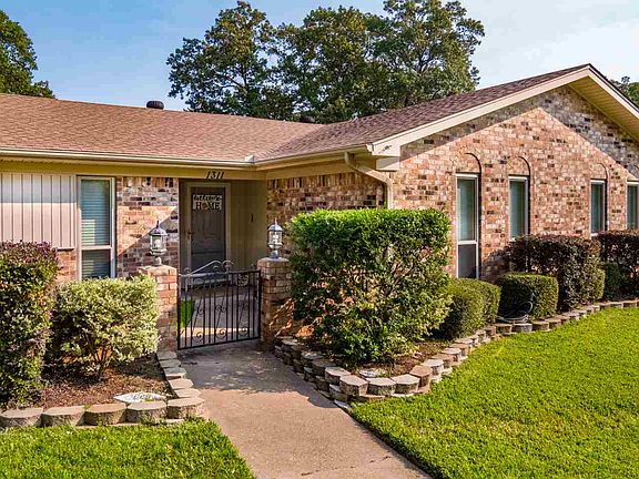 3rd image of 1311 Lawndale Ave