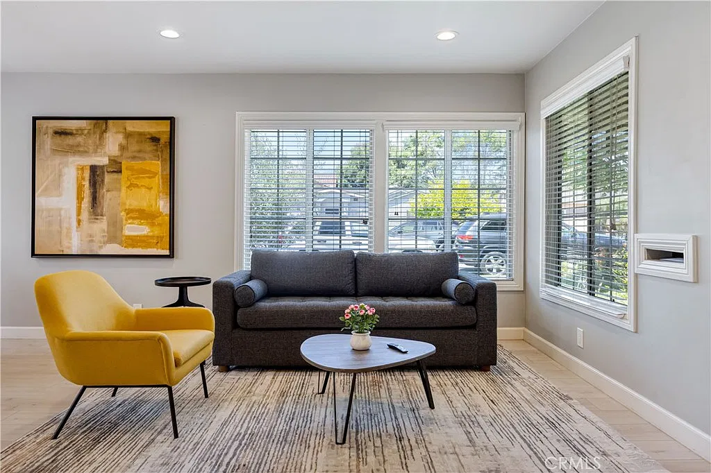 3 bed, 1201 sqft, $3,200 — Photo 3