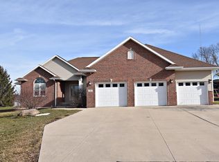 1304 Quill Ct NE, Independence, IA 50644