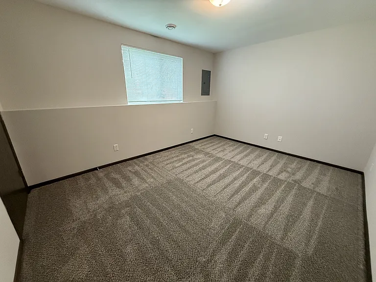 924 Waters Edge Ct — Photo 15
