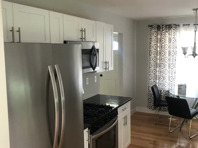 14 Avenue B — Photo 7