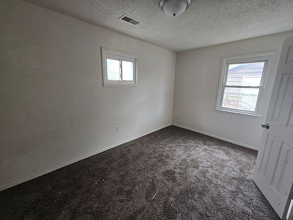 5th image of 416 SE Pinecrest Dr