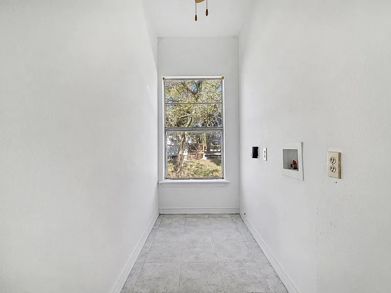 12215 Myrtle Ave — Photo 14