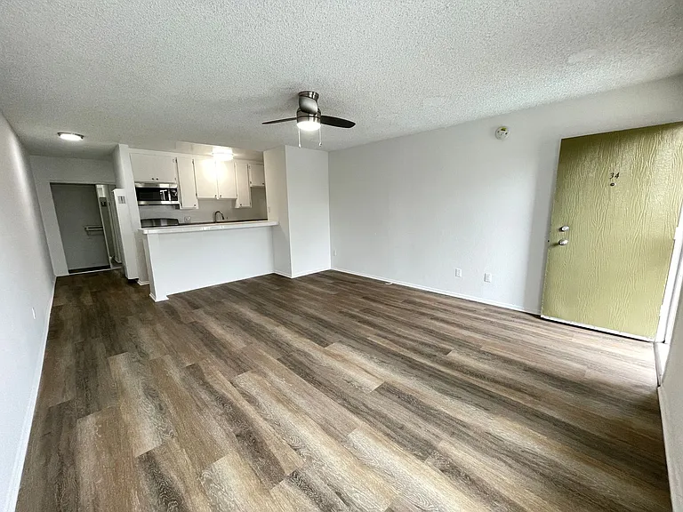 6736 Cleon Ave — Photo 7