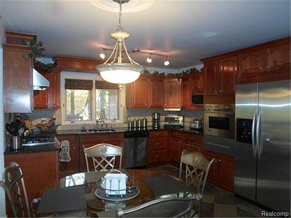 3rd image of 5485 Parkside Dr