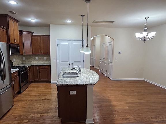 Kitchen & Dinning Area