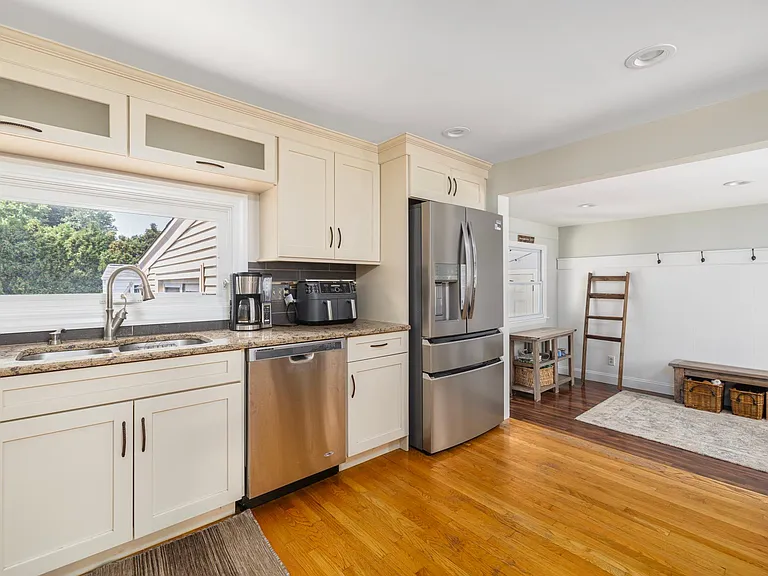 96 Redwood Dr — Photo 9