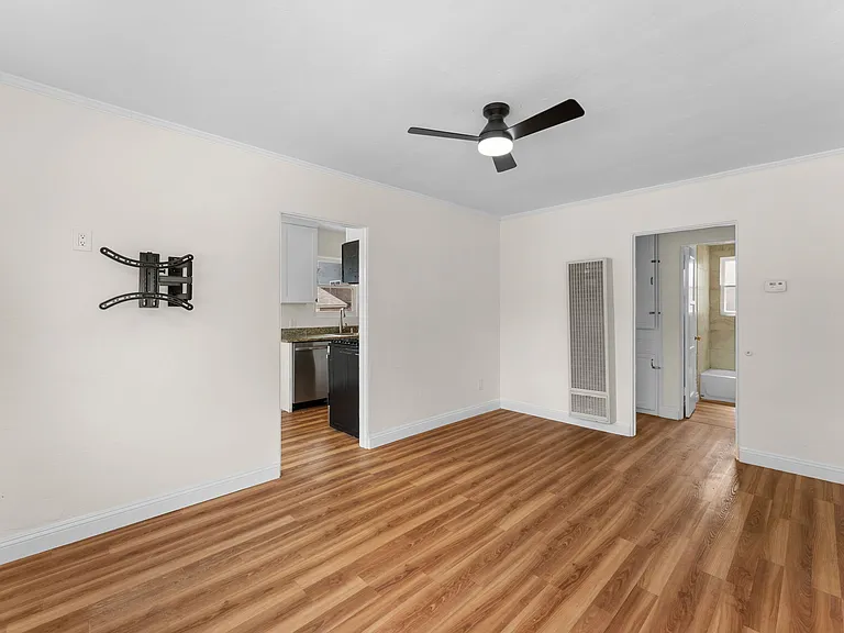 2648 Juan St — Photo 8