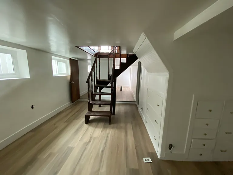Acacia St — Photo 8