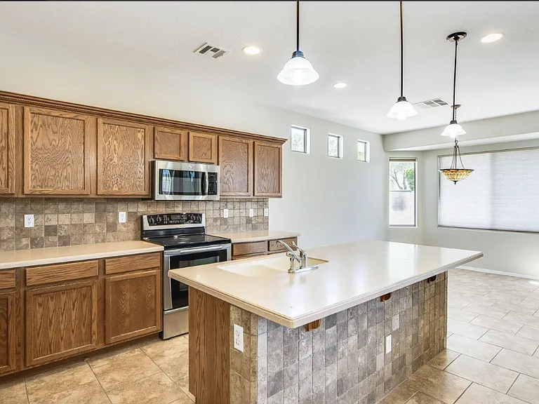 2307 W Spur Dr — Photo 10
