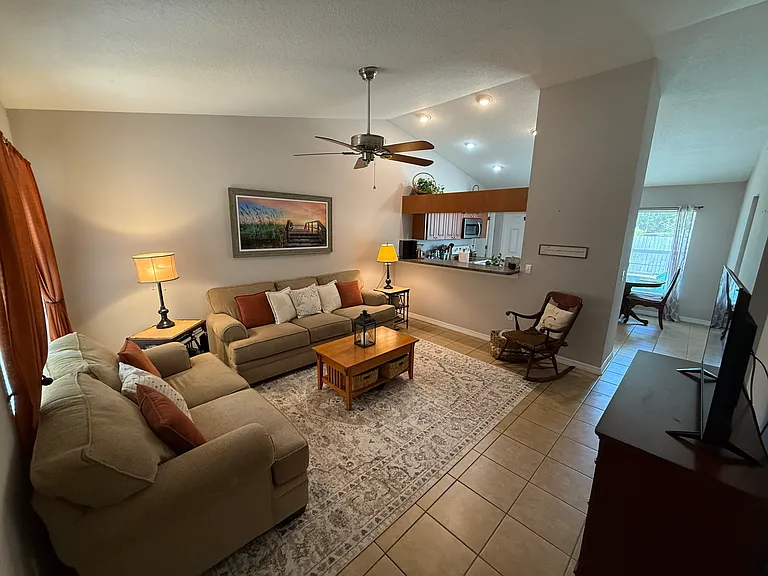 4051 Adrian Ave — Photo 5