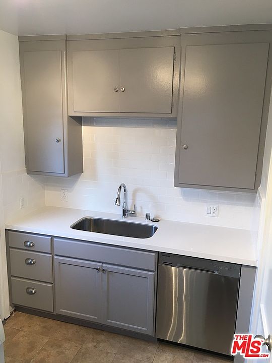 1st image of 1332 Oak St APT 1