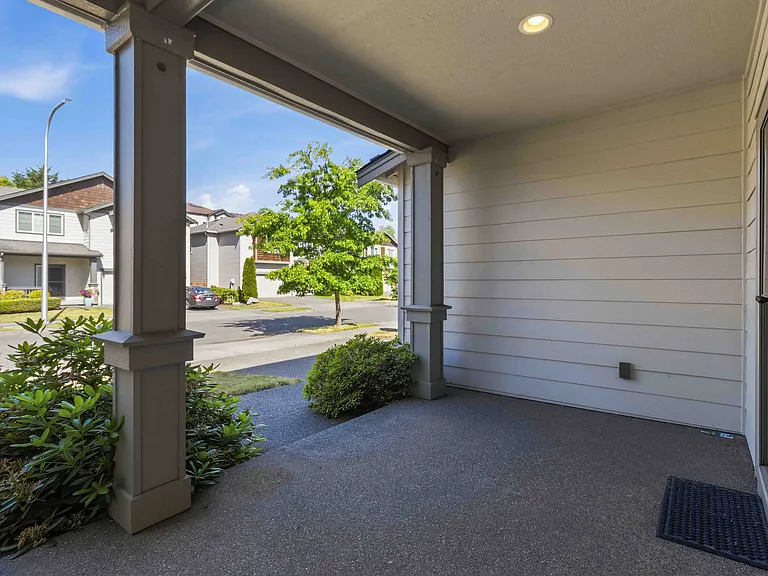 6338 Victoria Ave SE — Photo 2