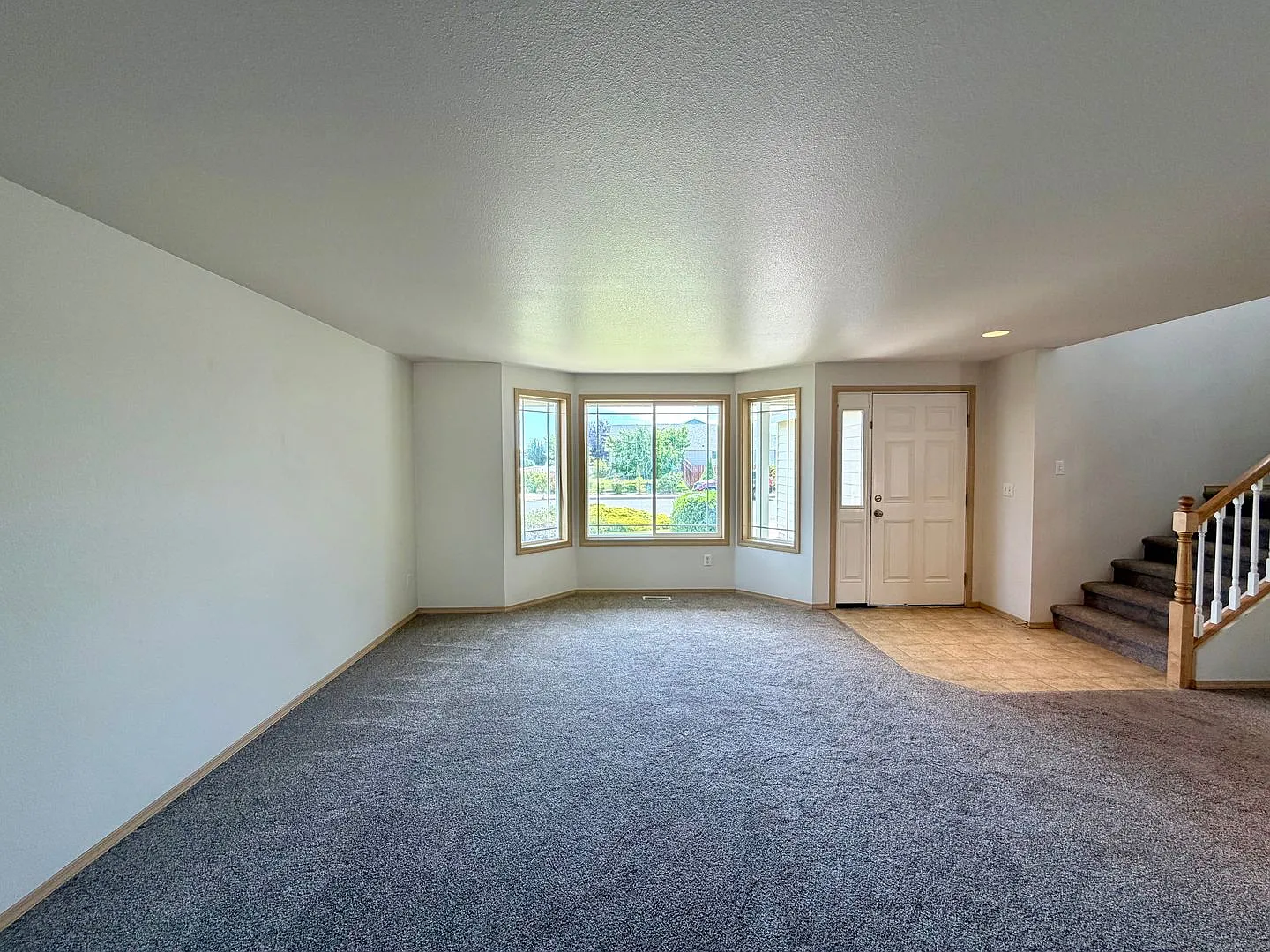Spacious 4 Bedroom, 2.5 Bath w/3 Car Garage! — Photo 3