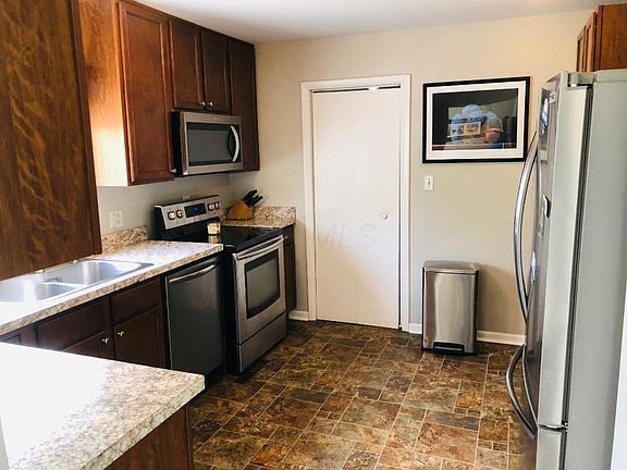 3rd image of 2905 Dennis Ln