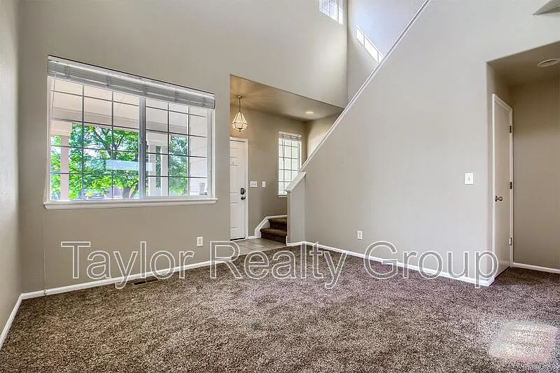 3 bed, 2.5 bath, 2720 sqft, $2,500 — Photo 3