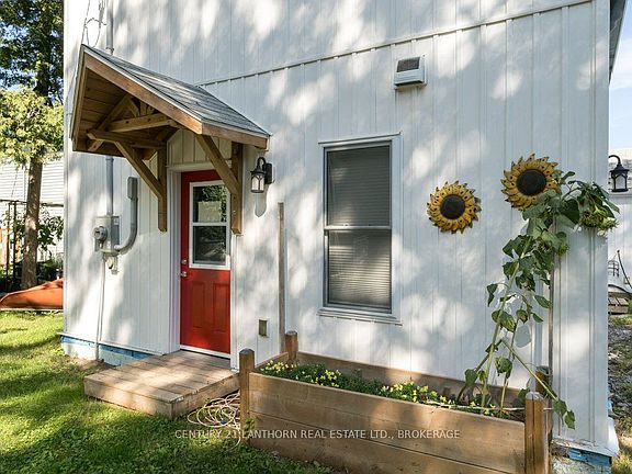 4th image of 74 Cottage Ln